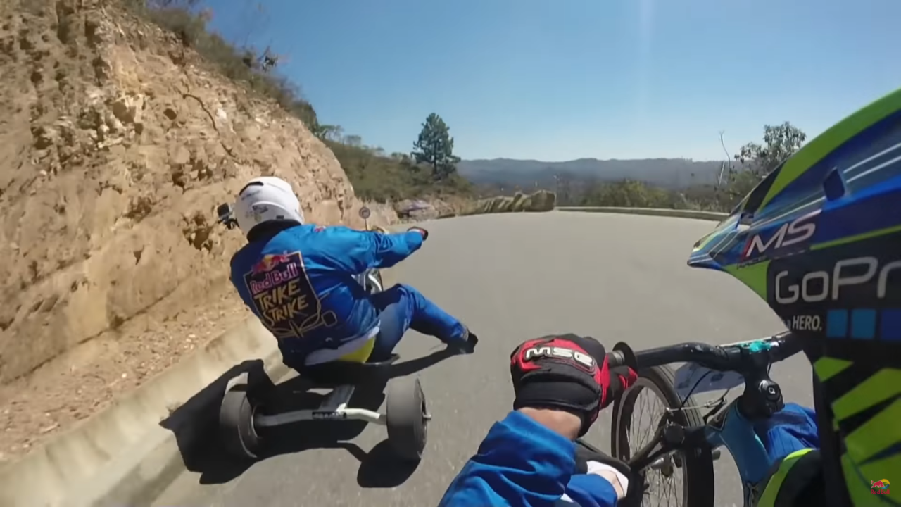 High Speed Downhill Trike Racing | 東京の店舗デザイン・内装工事ならインター・フューチャー